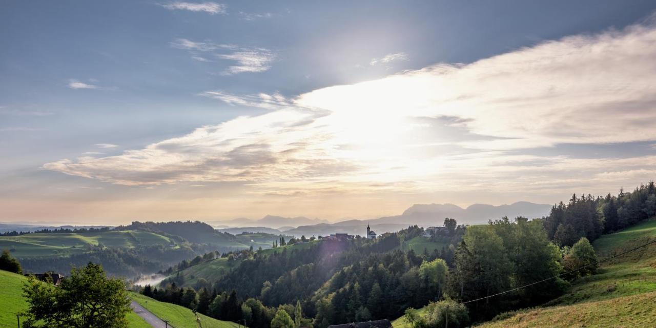 Landgasthof Hotel Menzberg Bagian luar foto