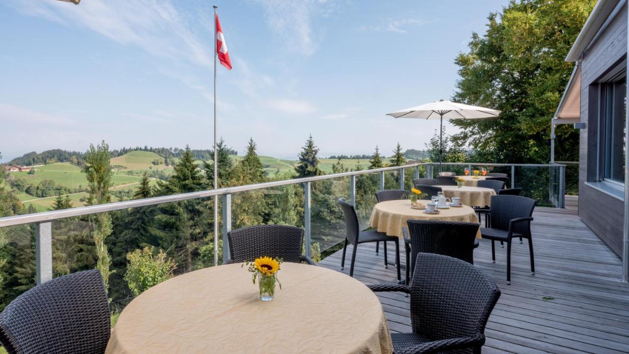 Landgasthof Hotel Menzberg Bagian luar foto