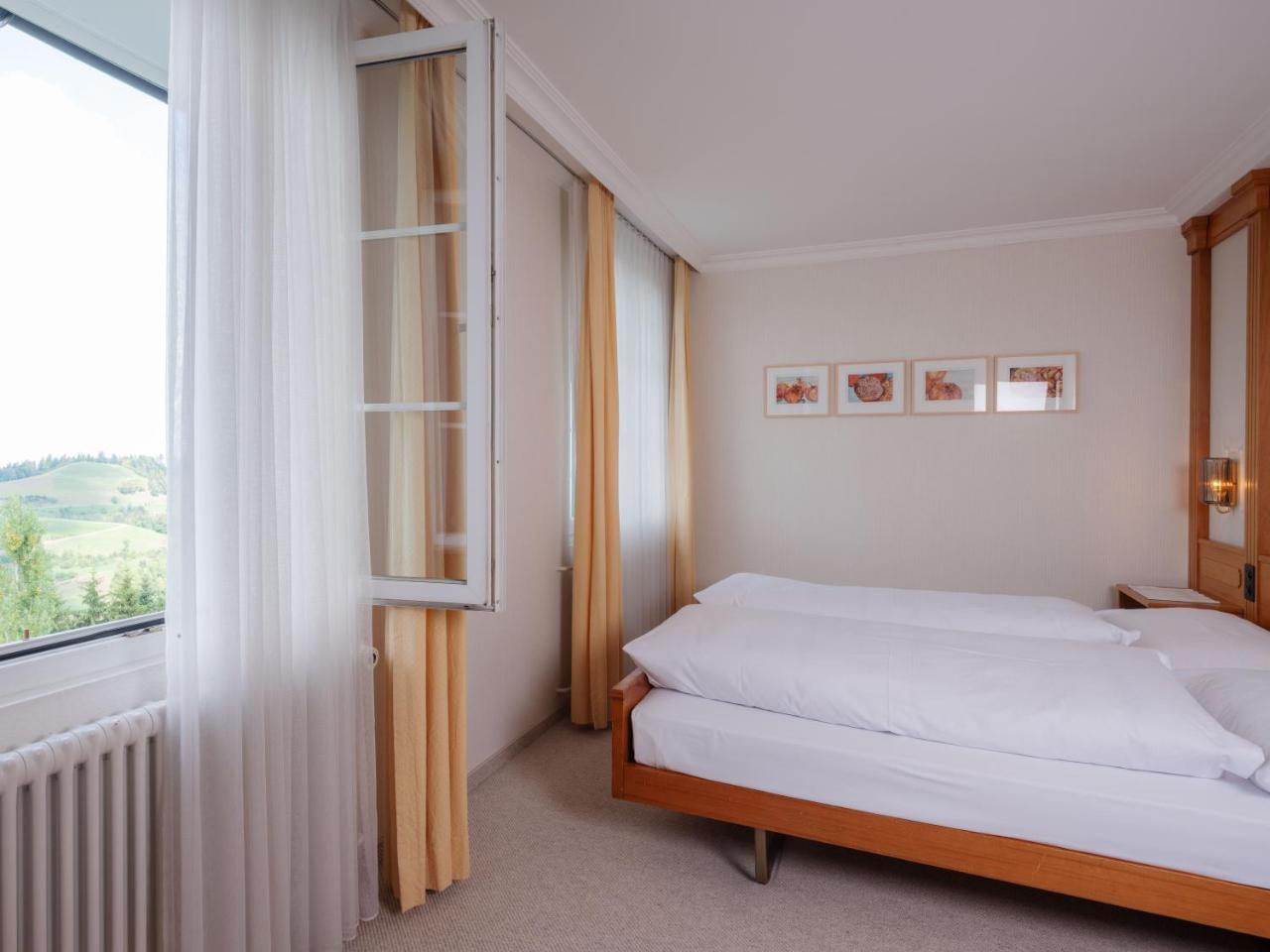 Landgasthof Hotel Menzberg Bagian luar foto