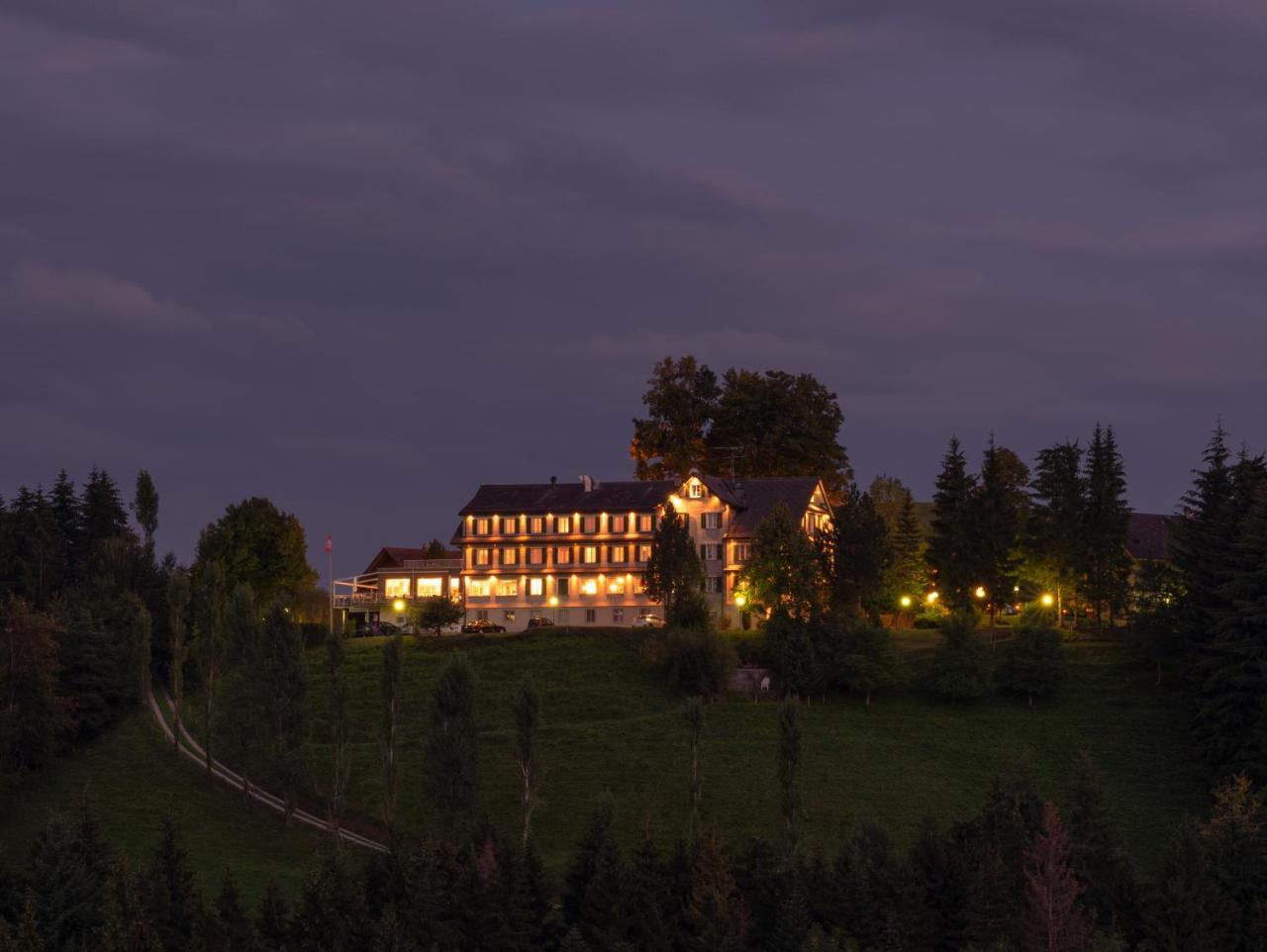 Landgasthof Hotel Menzberg Bagian luar foto