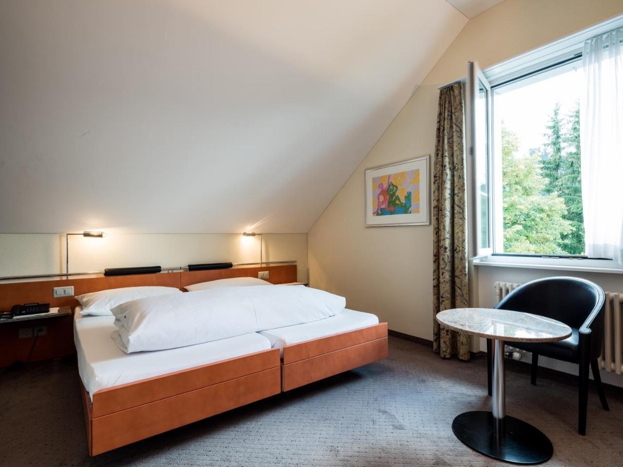 Landgasthof Hotel Menzberg Bagian luar foto