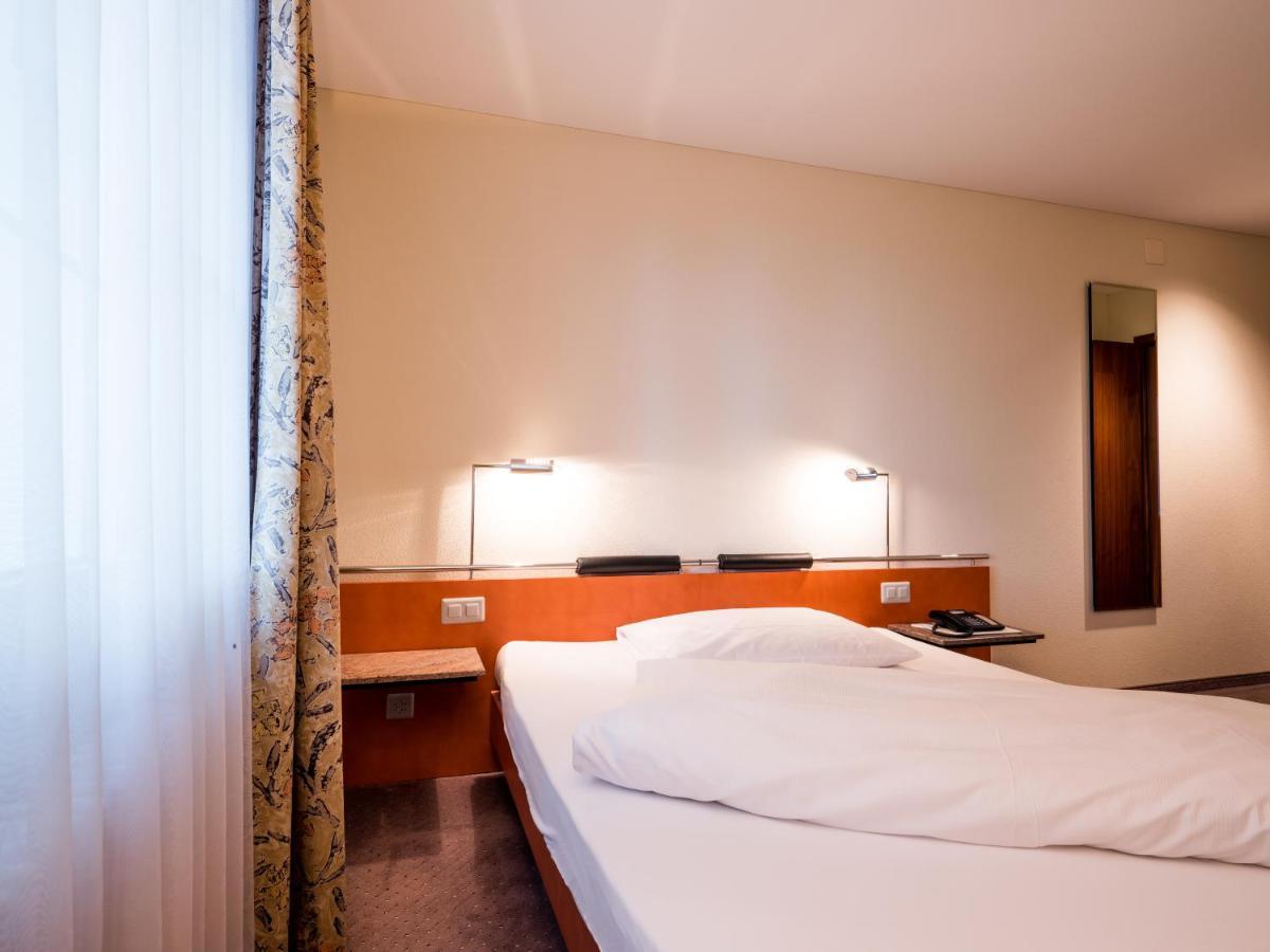 Landgasthof Hotel Menzberg Bagian luar foto